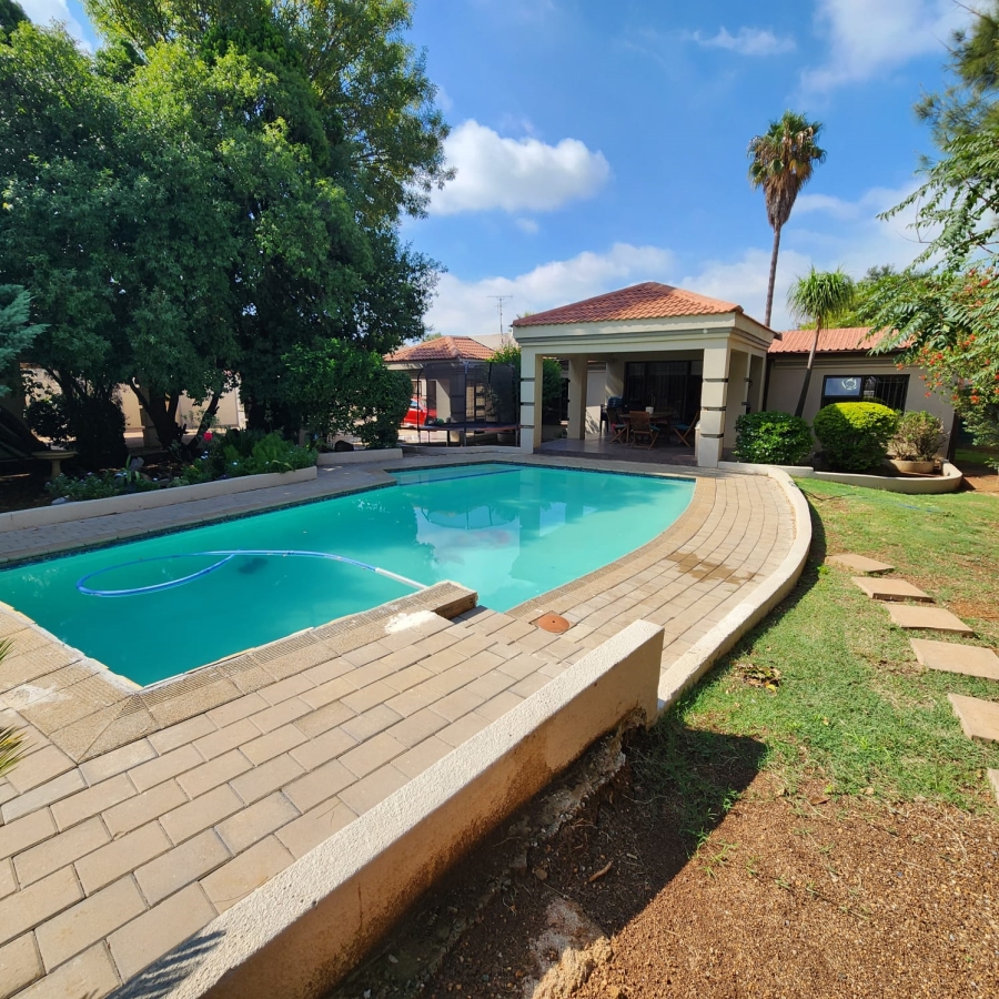 3 Bedroom Property for Sale in Brackenhurst Gauteng