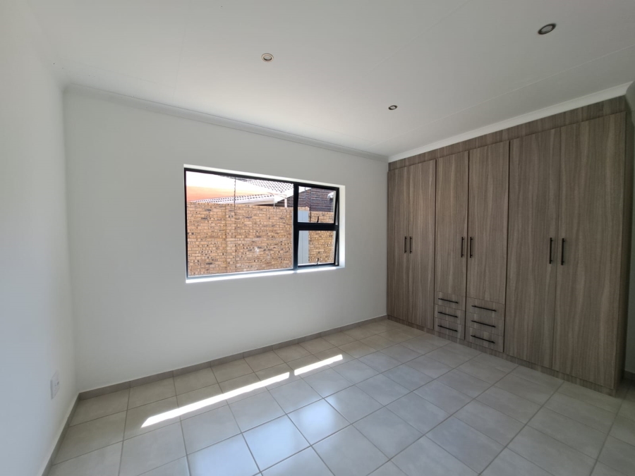 3 Bedroom Property for Sale in Brackendowns Gauteng