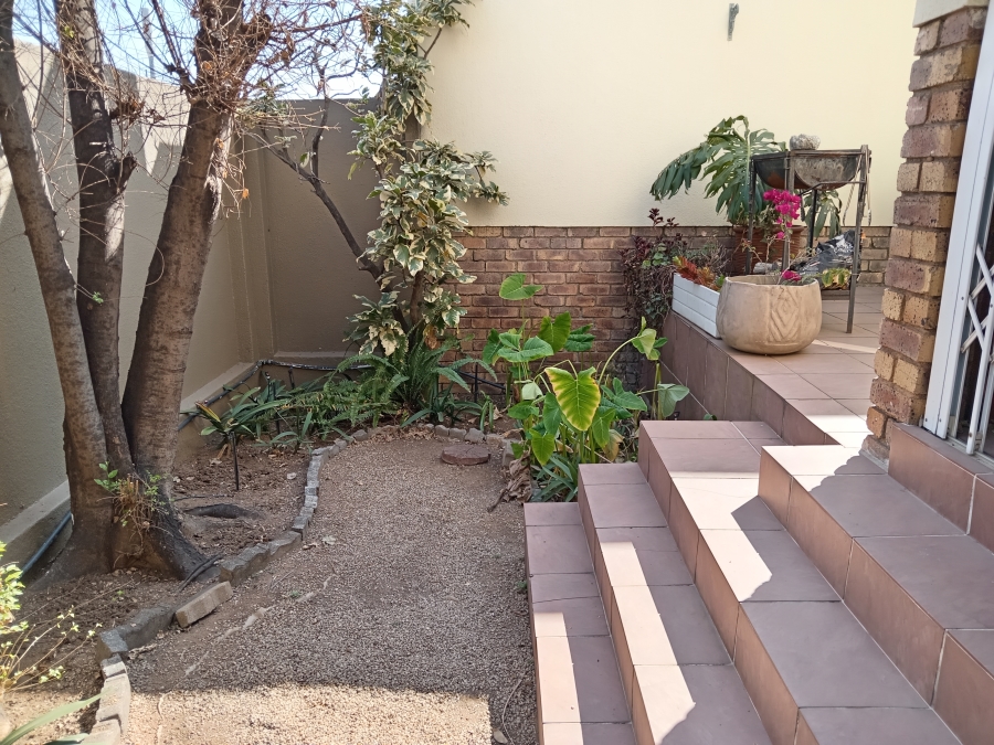 3 Bedroom Property for Sale in Radiokop Gauteng