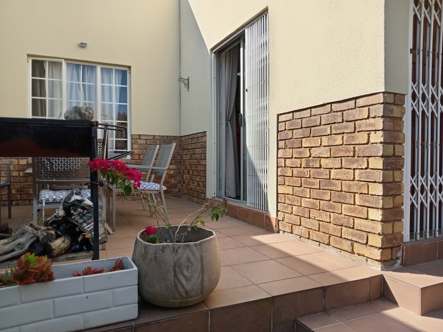 3 Bedroom Property for Sale in Radiokop Gauteng