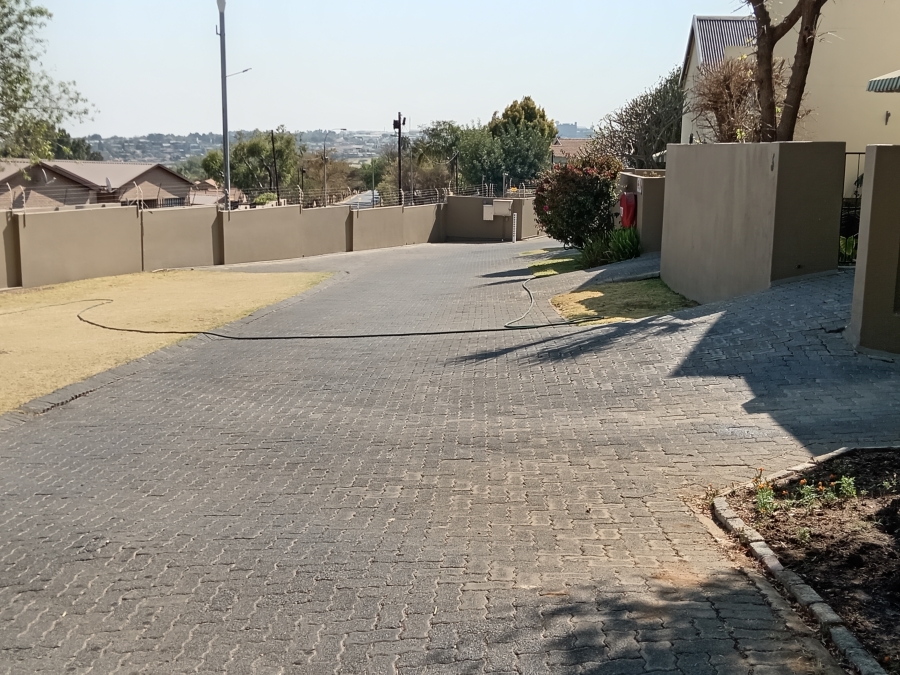 3 Bedroom Property for Sale in Radiokop Gauteng