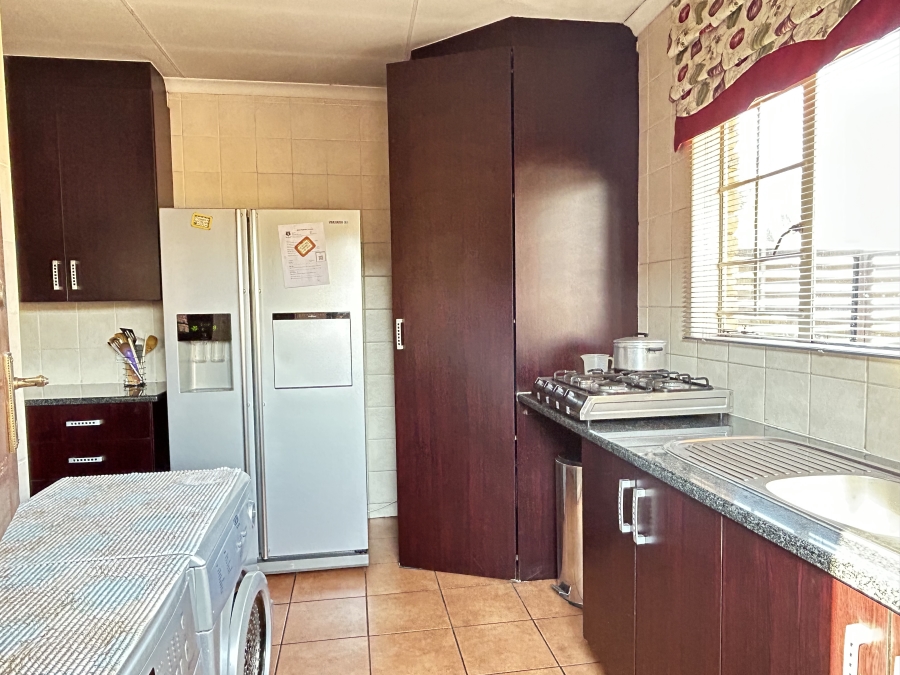 3 Bedroom Property for Sale in Thatchfield Estate Gauteng