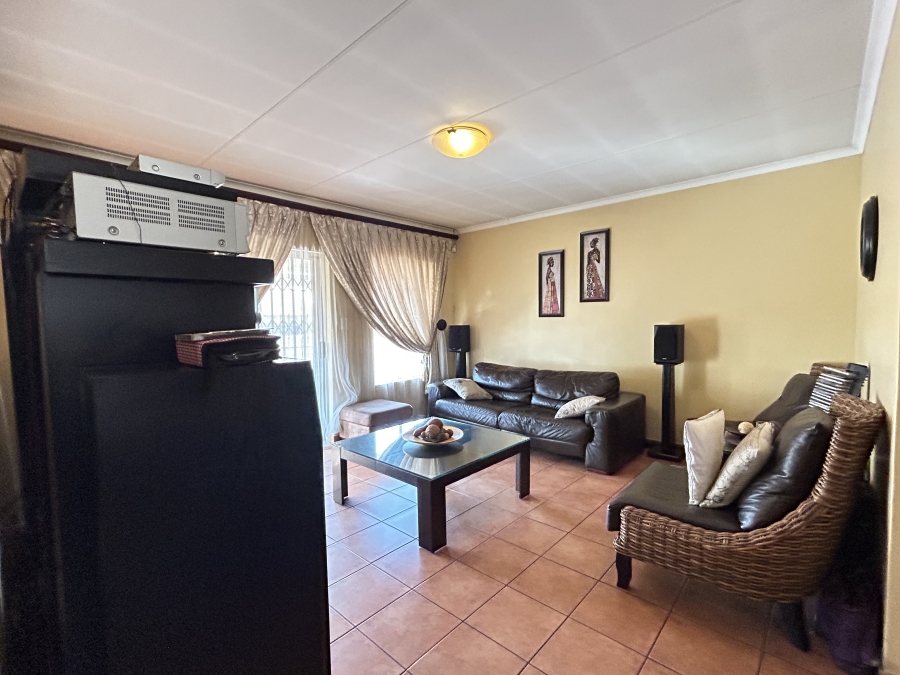 3 Bedroom Property for Sale in Thatchfield Estate Gauteng