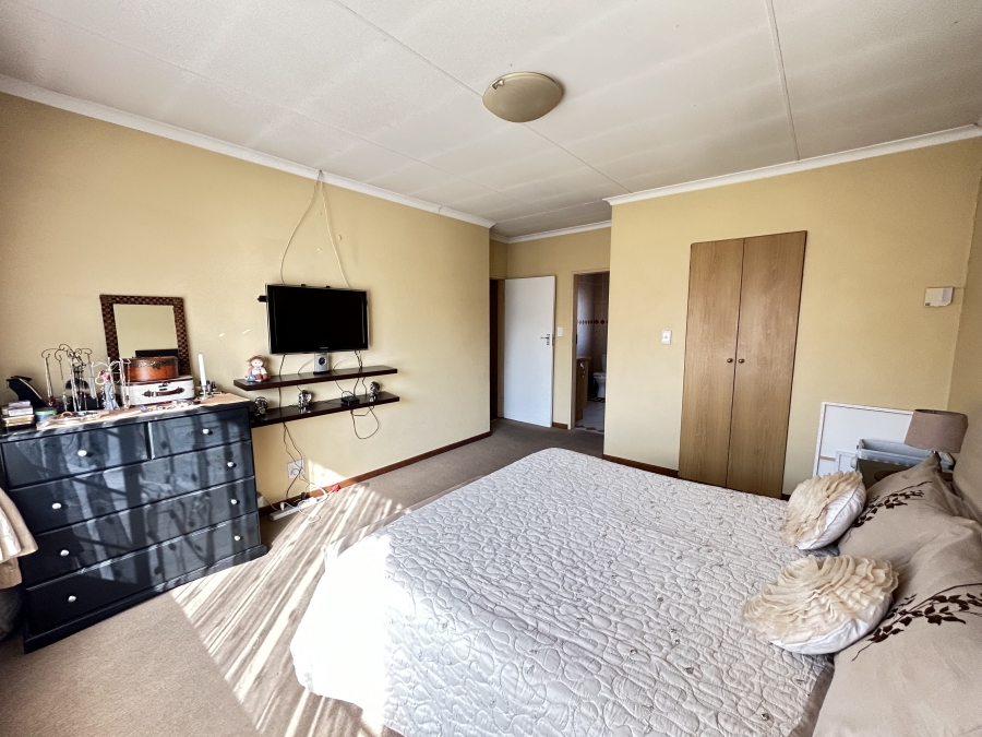 3 Bedroom Property for Sale in Thatchfield Estate Gauteng