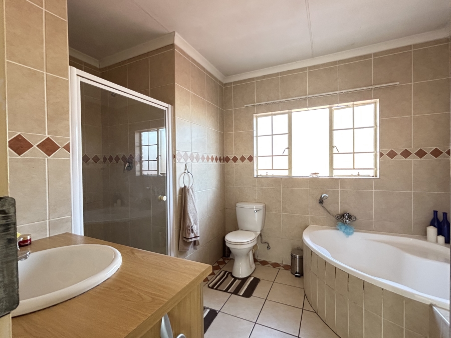 3 Bedroom Property for Sale in Thatchfield Estate Gauteng