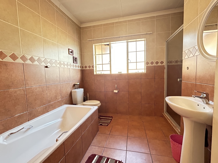 3 Bedroom Property for Sale in Thatchfield Estate Gauteng