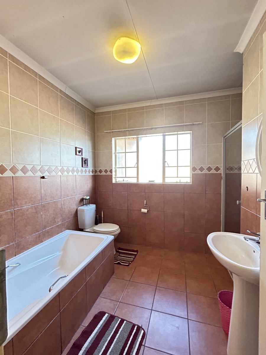 3 Bedroom Property for Sale in Thatchfield Estate Gauteng