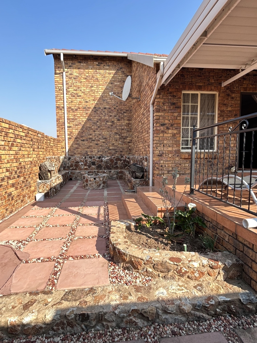 3 Bedroom Property for Sale in Thatchfield Estate Gauteng