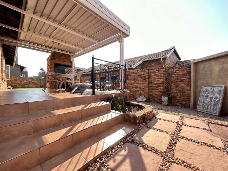 3 Bedroom Property for Sale in Thatchfield Estate Gauteng