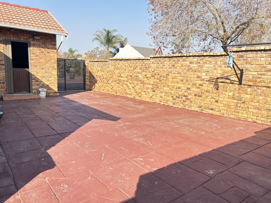 3 Bedroom Property for Sale in Thatchfield Estate Gauteng