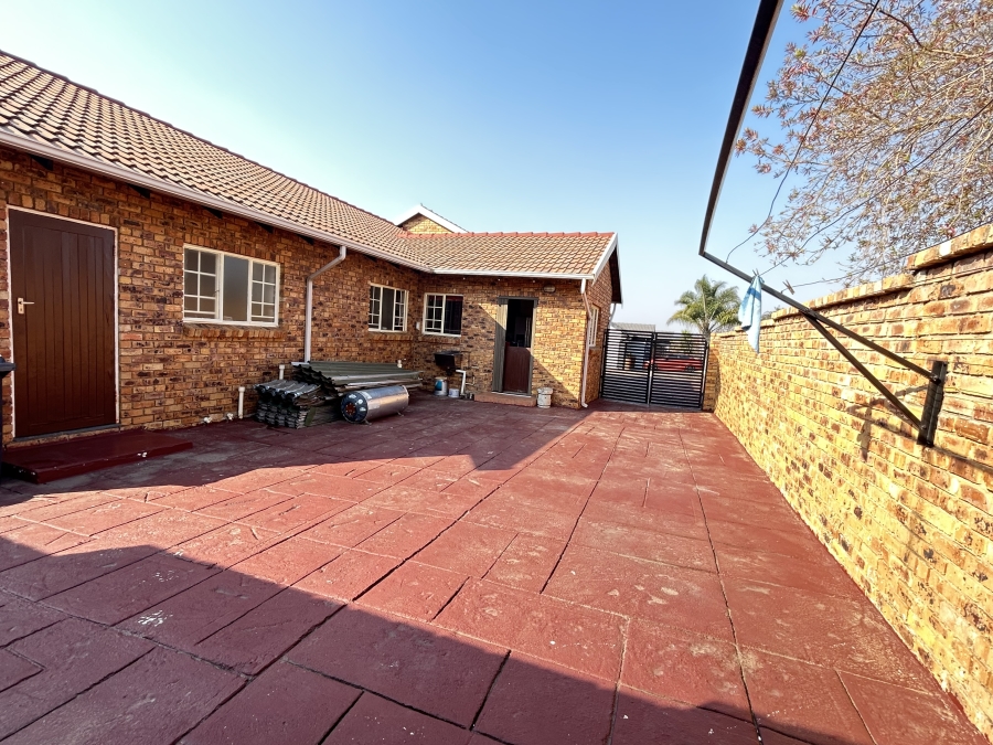 3 Bedroom Property for Sale in Thatchfield Estate Gauteng