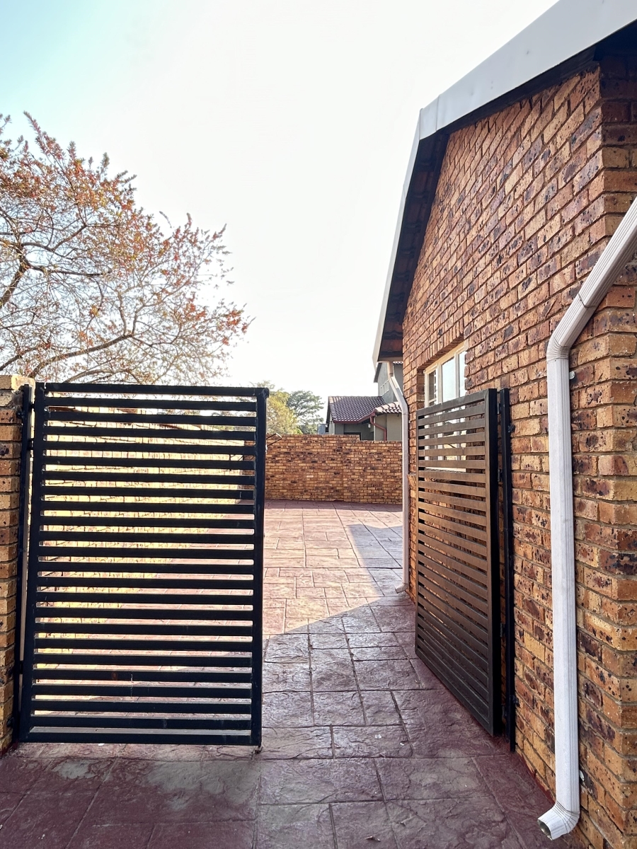 3 Bedroom Property for Sale in Thatchfield Estate Gauteng