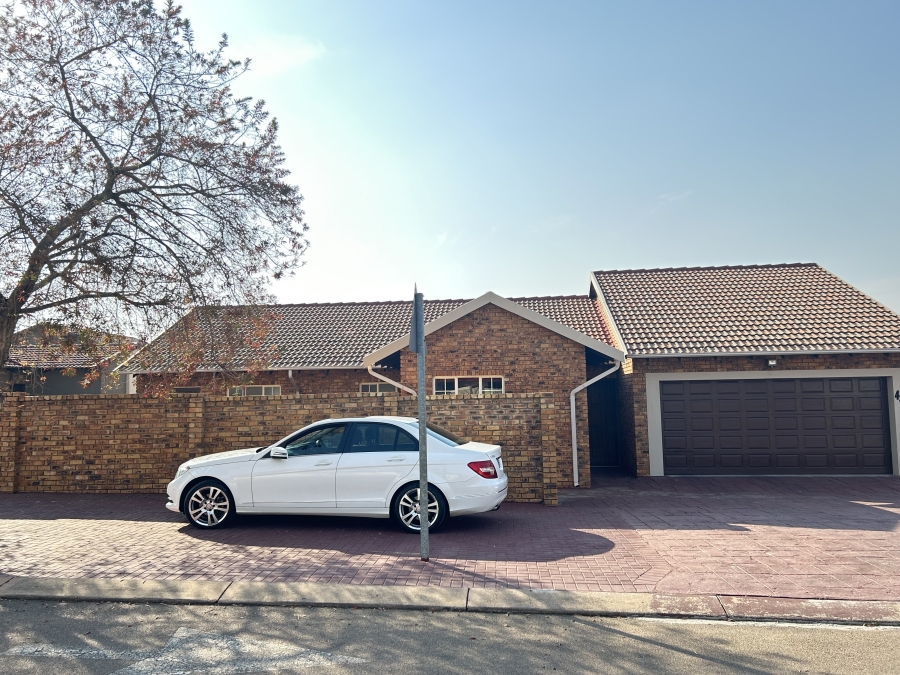 3 Bedroom Property for Sale in Thatchfield Estate Gauteng