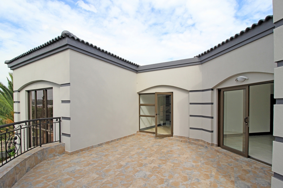 To Let 4 Bedroom Property for Rent in Thornhill Estate Gauteng