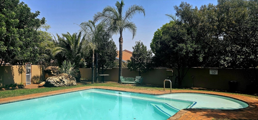 3 Bedroom Property for Sale in Die Hoewes Gauteng