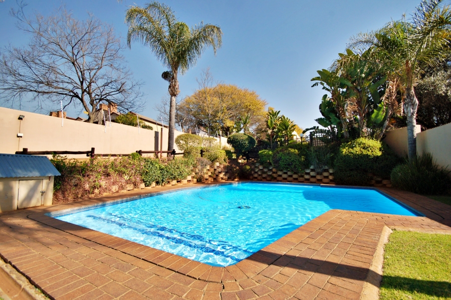 2 Bedroom Property for Sale in Sonneglans Gauteng