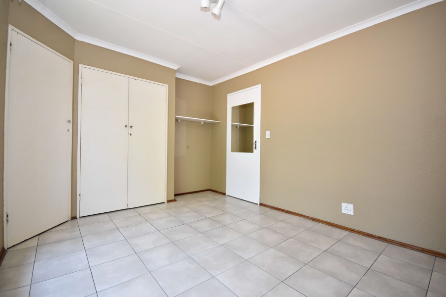 2 Bedroom Property for Sale in Sonneglans Gauteng