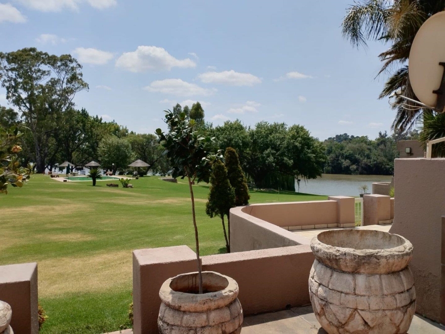 2 Bedroom Property for Sale in Rivierra Villas Gauteng