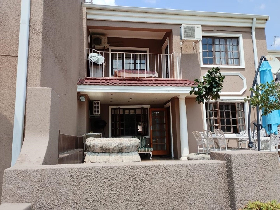 2 Bedroom Property for Sale in Rivierra Villas Gauteng