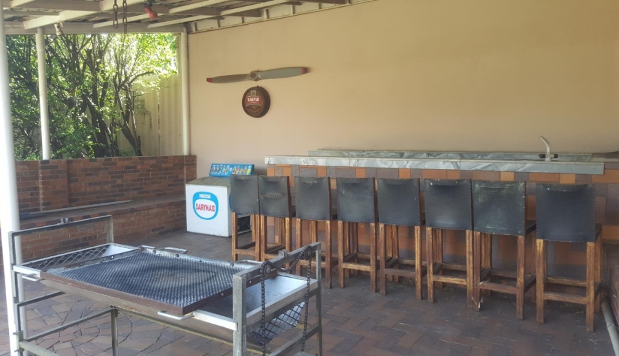 3 Bedroom Property for Sale in Linmeyer Gauteng