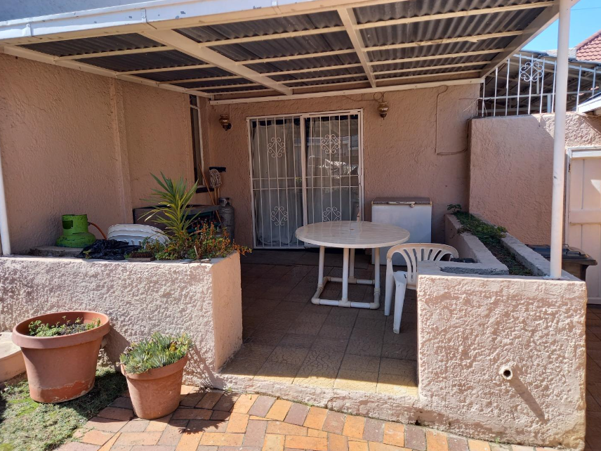 3 Bedroom Property for Sale in Linmeyer Gauteng