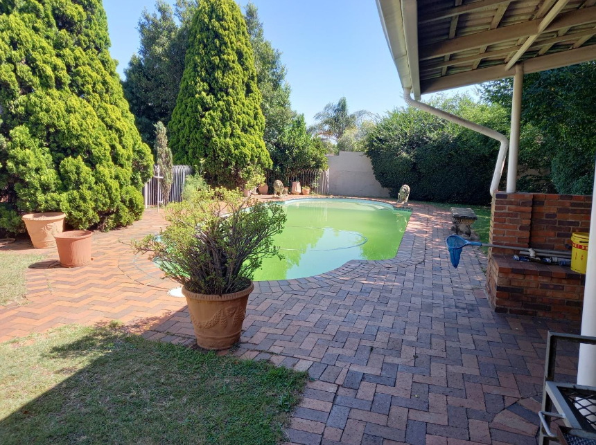 3 Bedroom Property for Sale in Linmeyer Gauteng