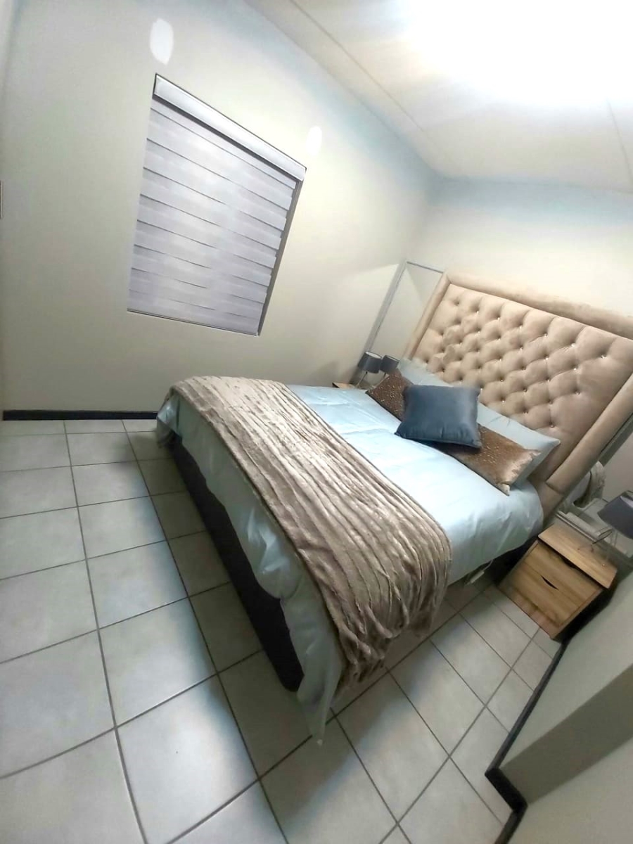 2 Bedroom Property for Sale in Heuweloord Gauteng