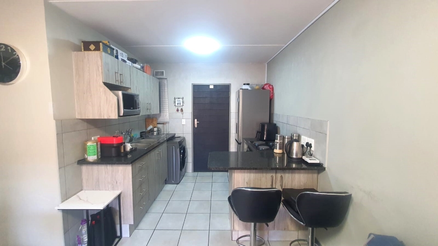 2 Bedroom Property for Sale in Heuweloord Gauteng