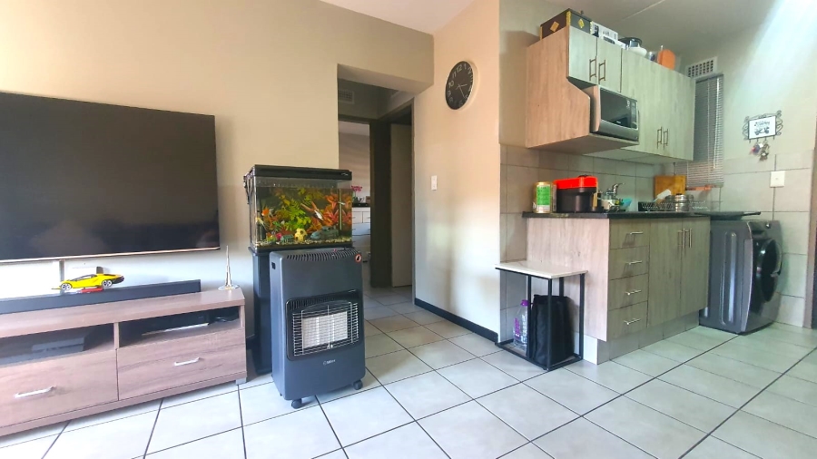 2 Bedroom Property for Sale in Heuweloord Gauteng