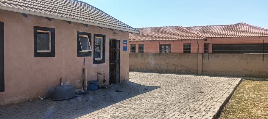 3 Bedroom Property for Sale in Windmill Park Gauteng