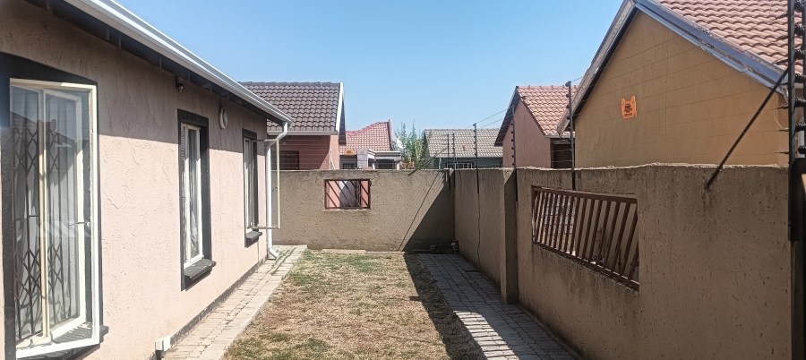 3 Bedroom Property for Sale in Windmill Park Gauteng