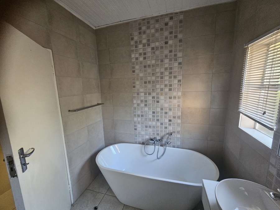 4 Bedroom Property for Sale in Annlin Gauteng