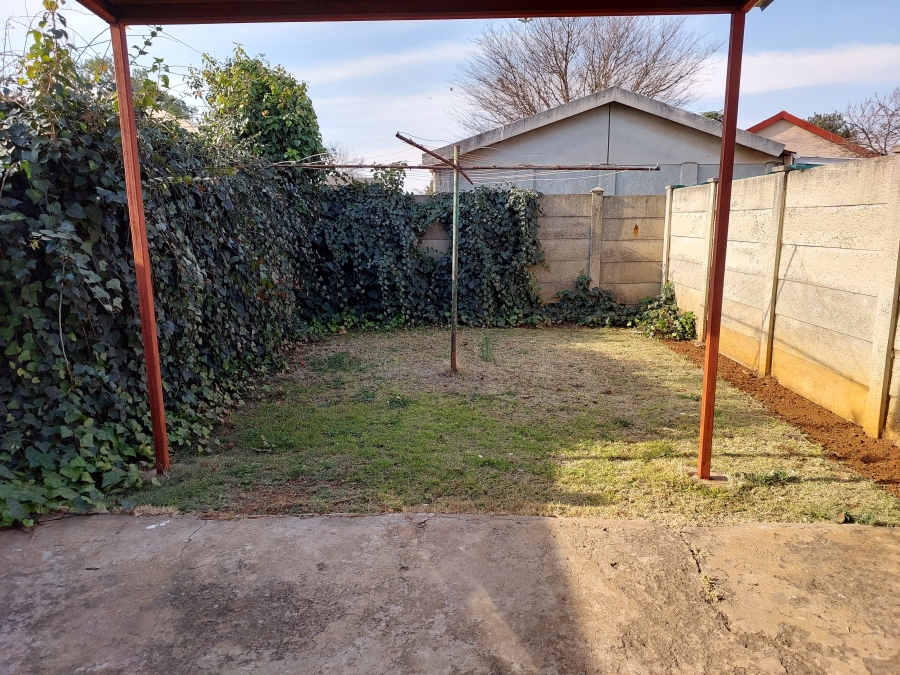 To Let 1 Bedroom Property for Rent in Rothdene Gauteng