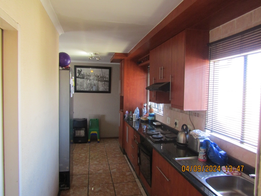 To Let 2 Bedroom Property for Rent in Bramley View Gauteng