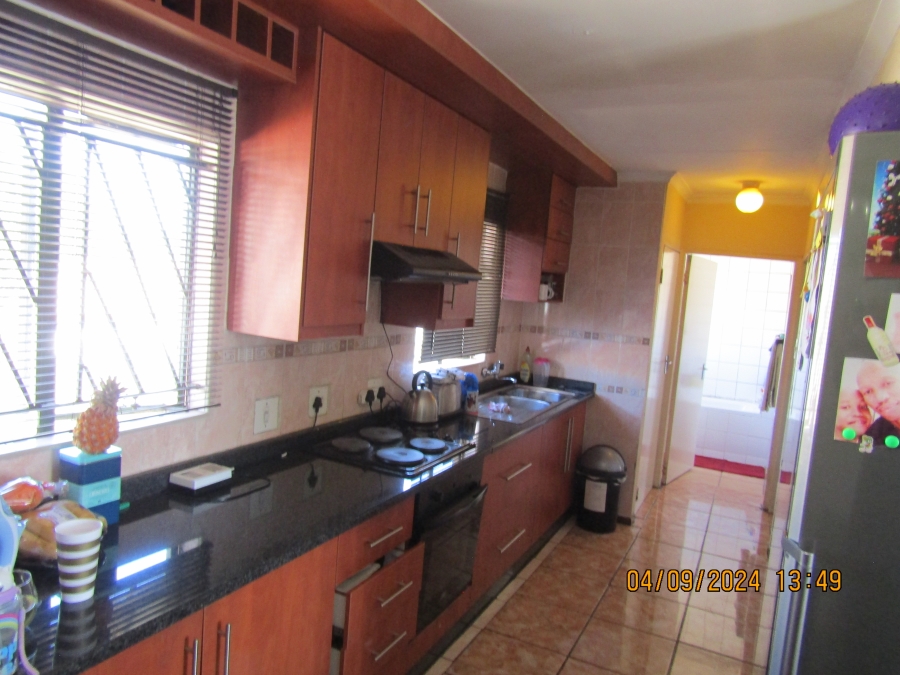 To Let 2 Bedroom Property for Rent in Bramley View Gauteng