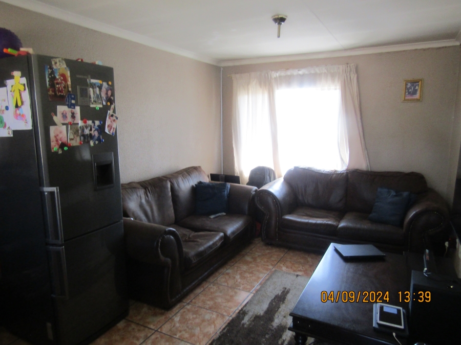 To Let 2 Bedroom Property for Rent in Bramley View Gauteng