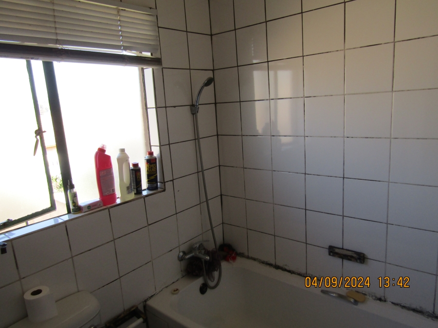 To Let 2 Bedroom Property for Rent in Bramley View Gauteng