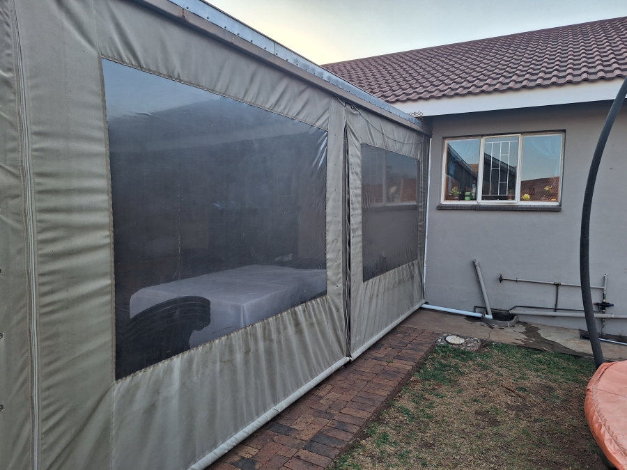 3 Bedroom Property for Sale in Kookrus Gauteng