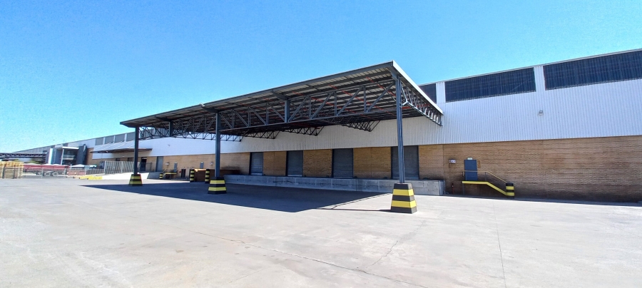 To Let commercial Property for Rent in Gosforth Park Gauteng