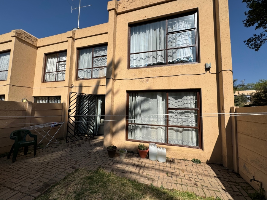 2 Bedroom Property for Sale in Kew Gauteng