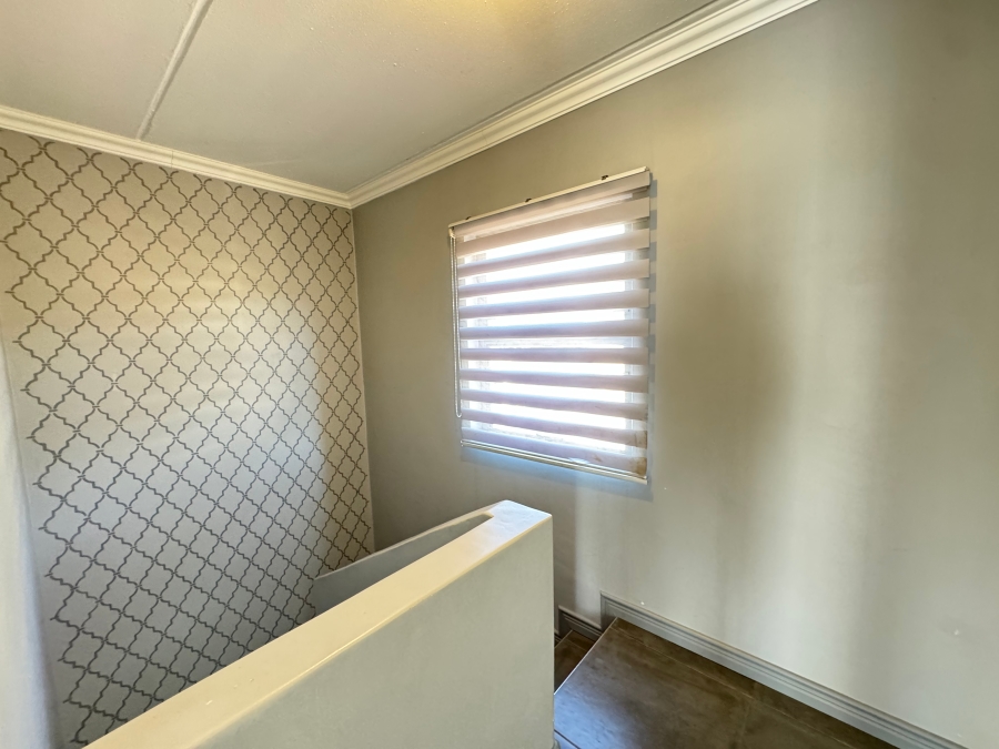 2 Bedroom Property for Sale in Kew Gauteng