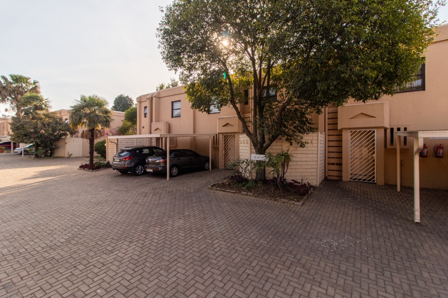 2 Bedroom Property for Sale in Kew Gauteng