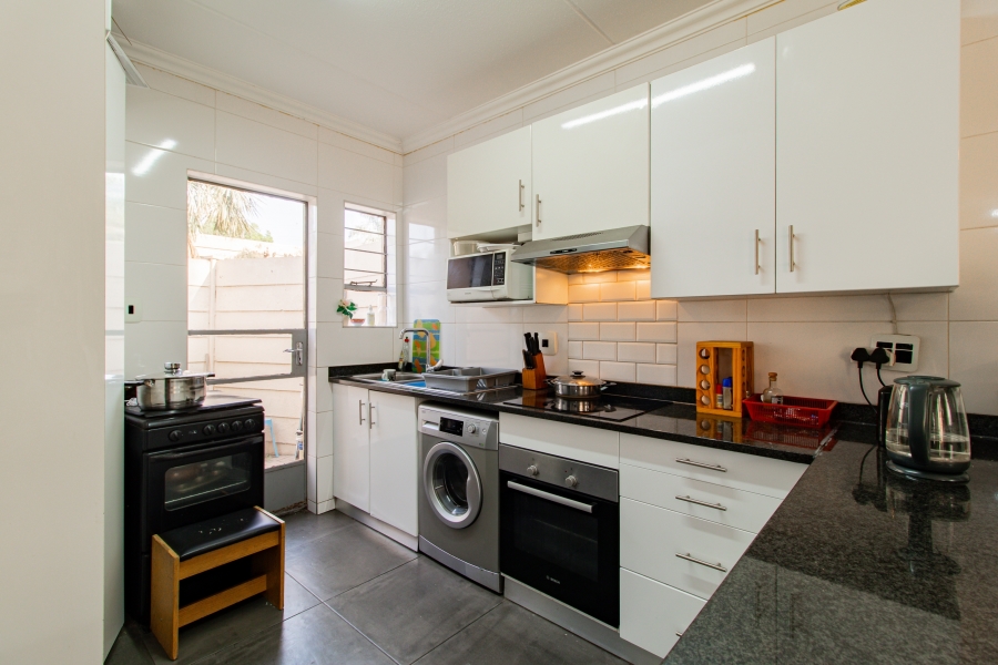 2 Bedroom Property for Sale in Kew Gauteng