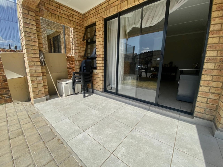 2 Bedroom Property for Sale in Amberfield Gauteng