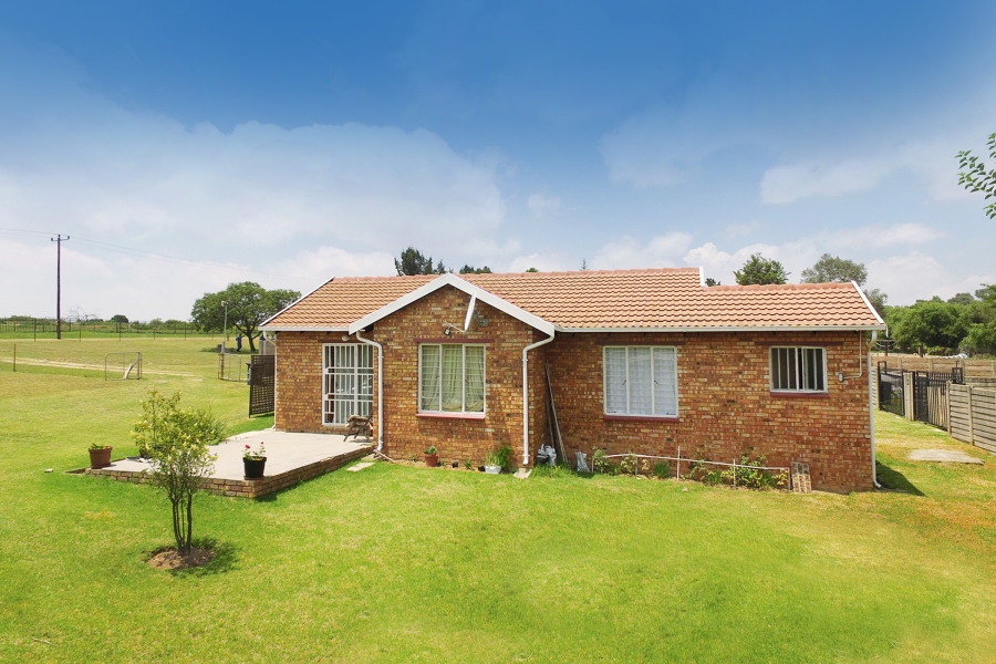 7 Bedroom Property for Sale in Glen Austin Gauteng