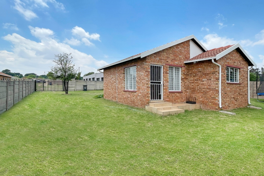 7 Bedroom Property for Sale in Glen Austin Gauteng