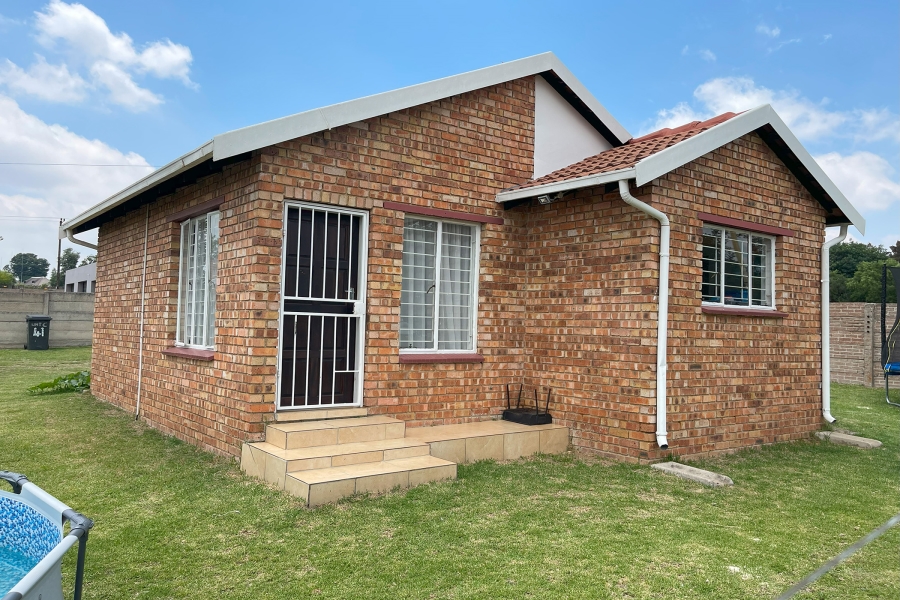 7 Bedroom Property for Sale in Glen Austin Gauteng