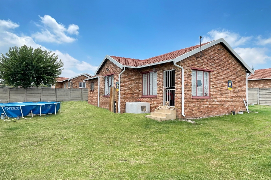 7 Bedroom Property for Sale in Glen Austin Gauteng