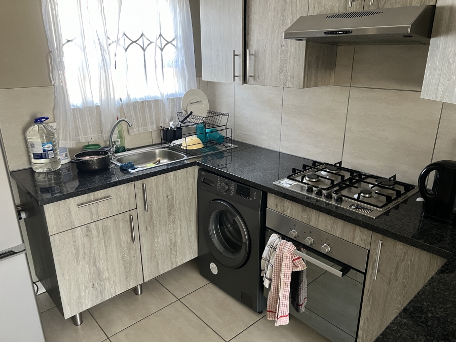 2 Bedroom Property for Sale in Glen Austin Gauteng