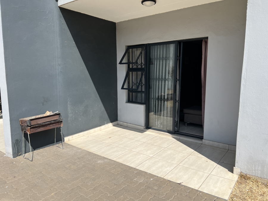 2 Bedroom Property for Sale in Glen Austin Gauteng